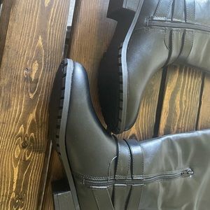 Solanz Grammercy Black Knee High Boots (size 7.5M)